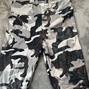 Koral Black and Gray Camouflage Leggings